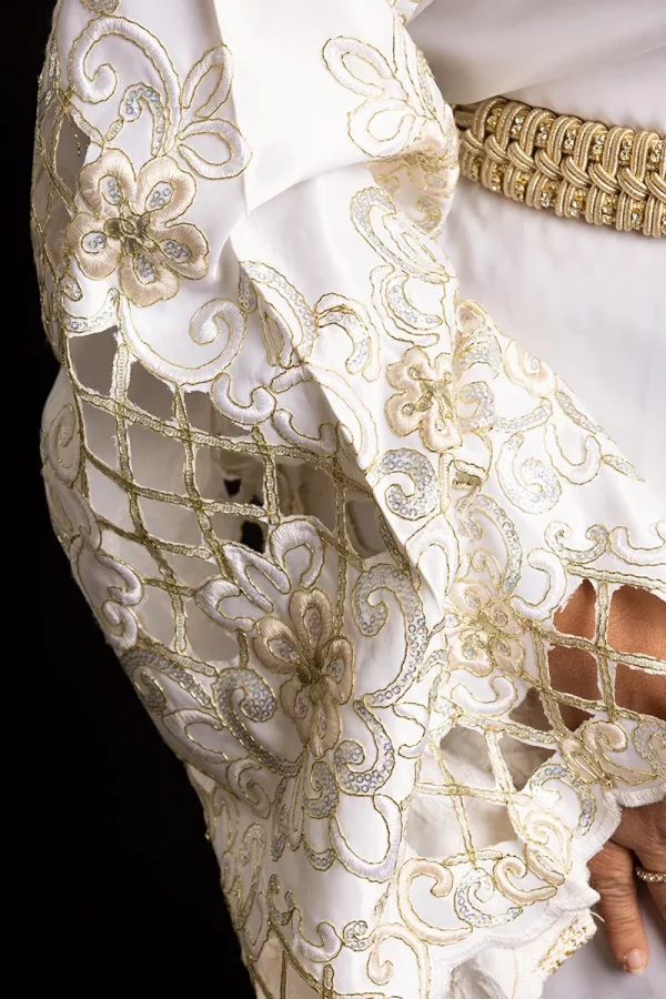 Caftan Blanc en Satin et Broderie Or - Réf : AS28