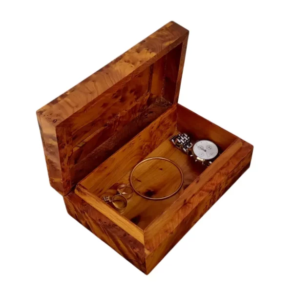 Boîte à bijoux avec liseré noir