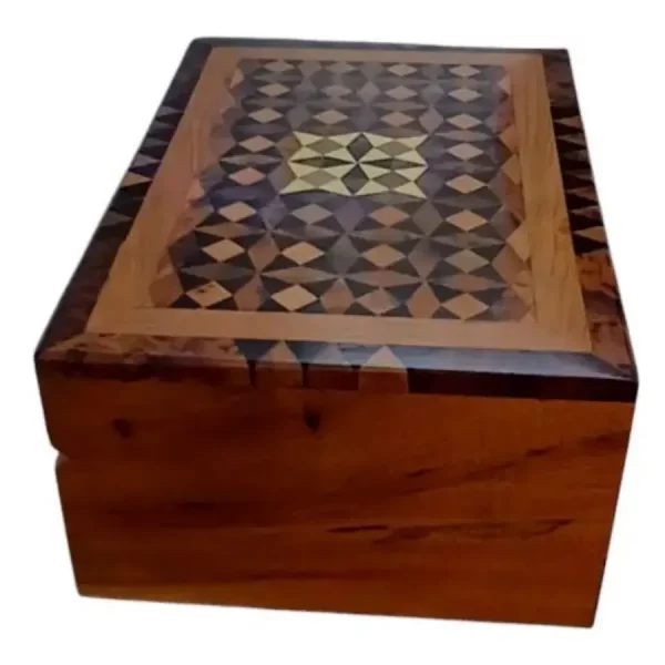 Boîte avec incrustations motifs origami