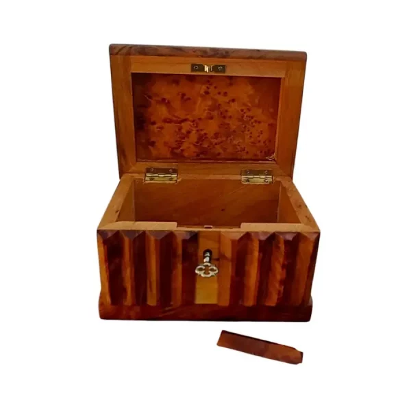 Boîte secrète artisanale