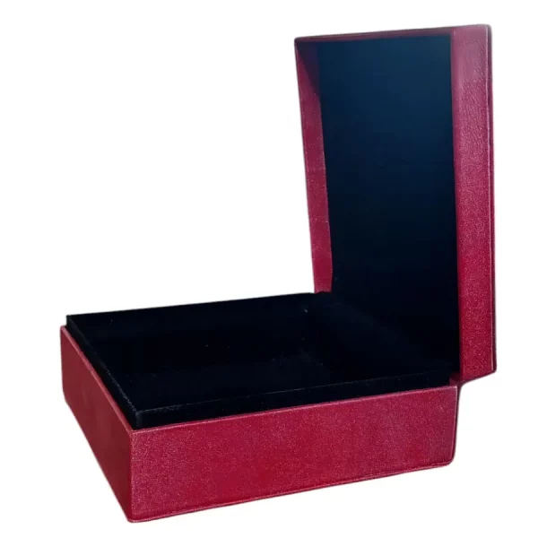 Boîte en cuir rouge pailleté