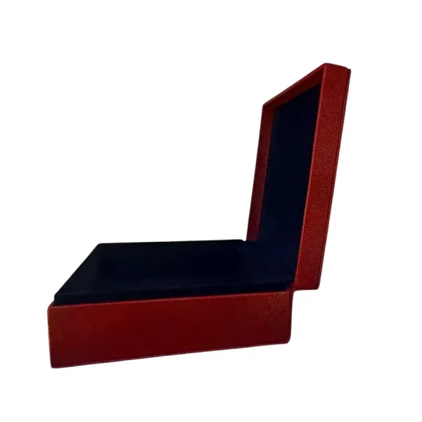 Boîte en cuir rouge pailleté