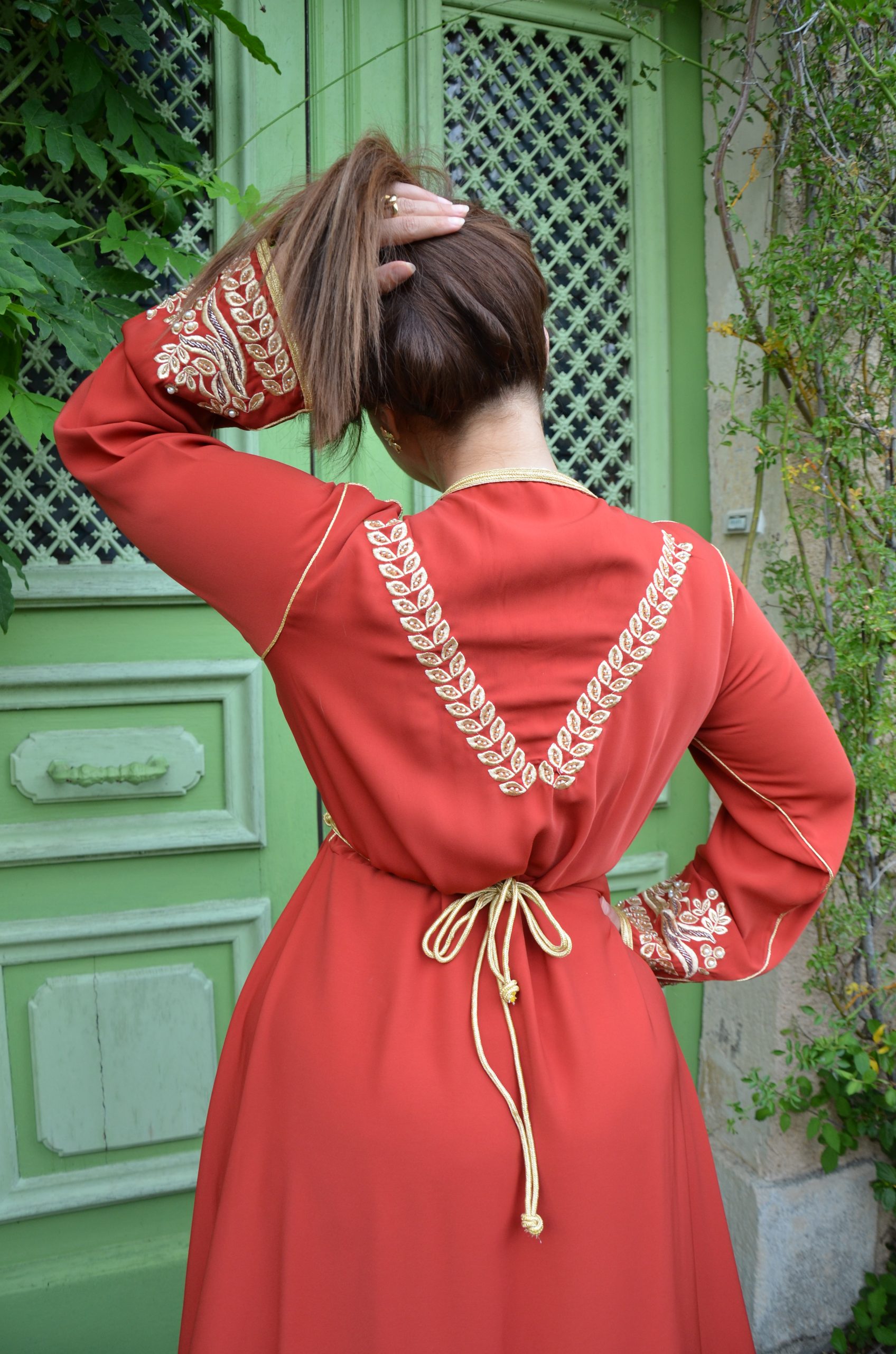 Caftan Orange Brodé de Perles et Fils Dorés : Réf AS38