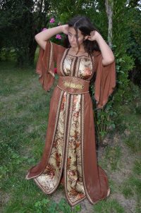 caftan brocard doré et mousseline de soie