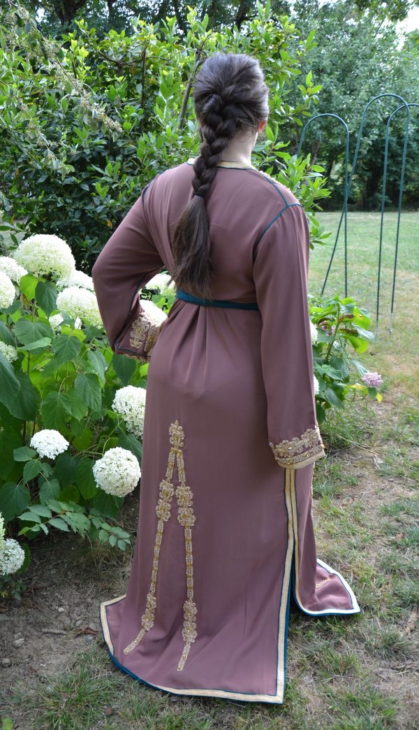 Caftan à perles et broderie en fil doré - Réf : AS40