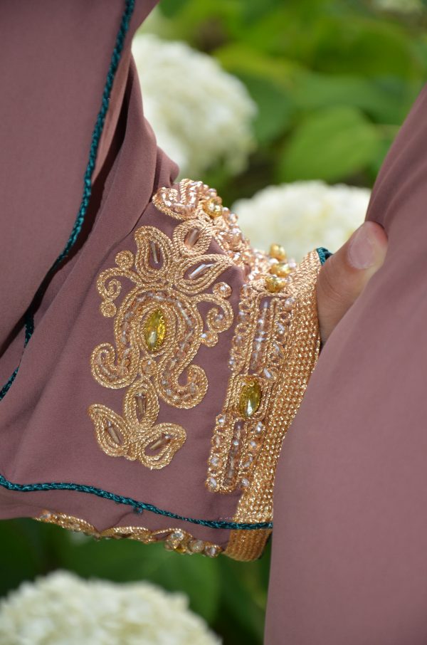 Caftan à perles et broderie en fil doré - Réf : AS40